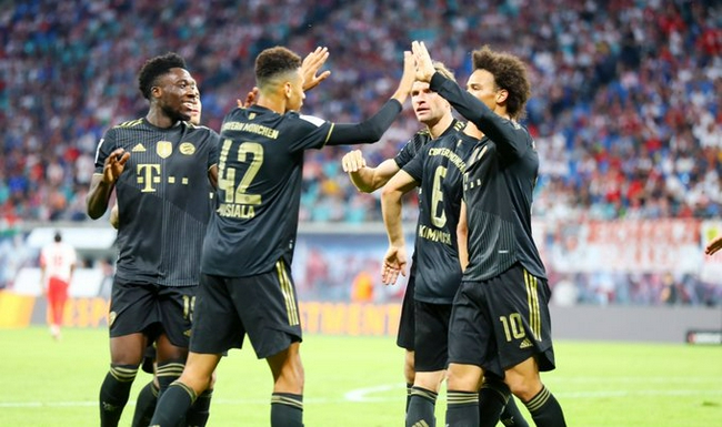  拜仁慕尼黑客场奏凯，德甲榜首争夺白热化